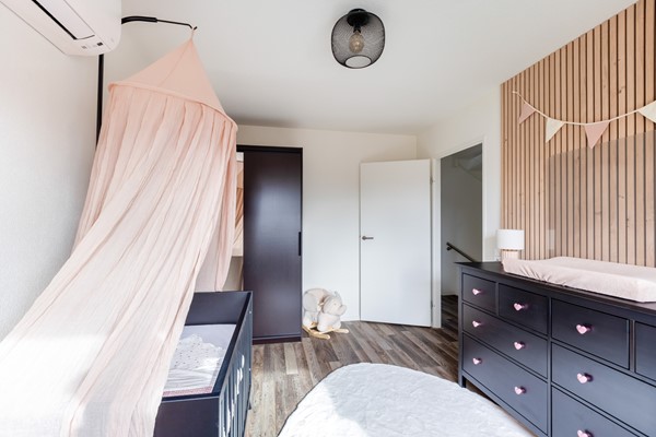 Foto - Te koop:  Verzorgde tussenwoning in Fijnaart!